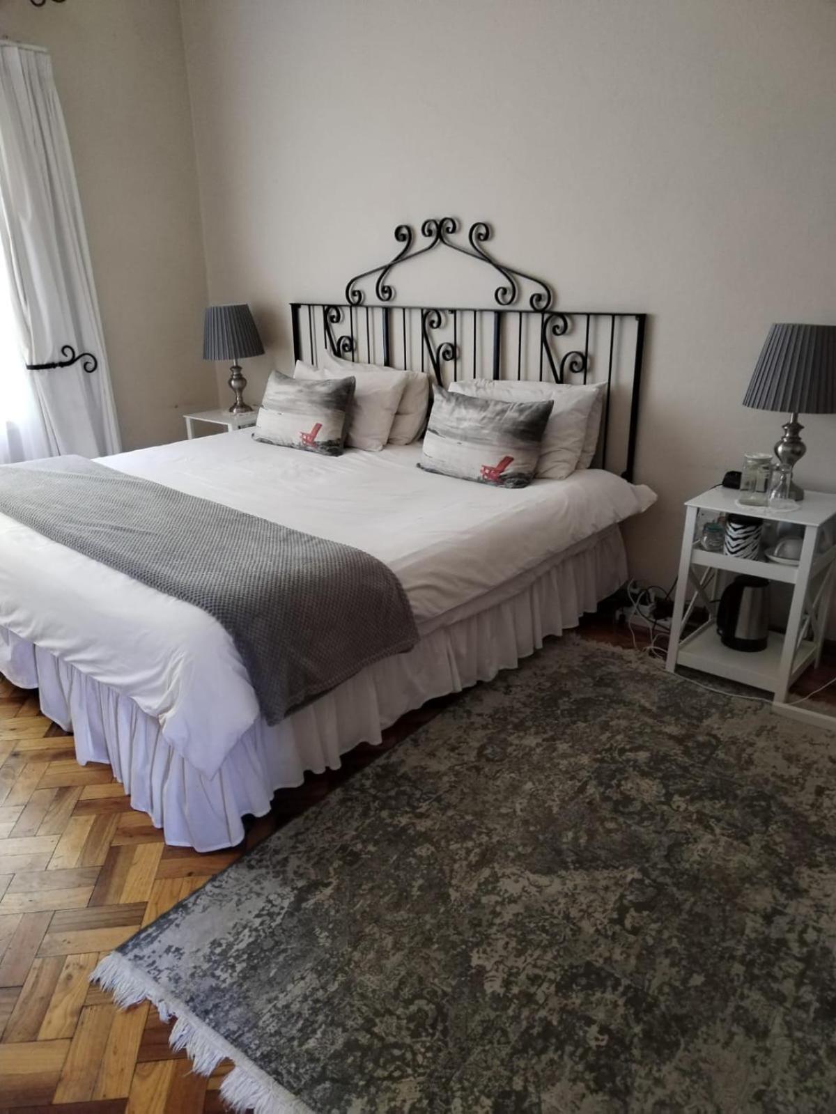 The Riverhouse Guesthouse Есткорт Екстер'єр фото