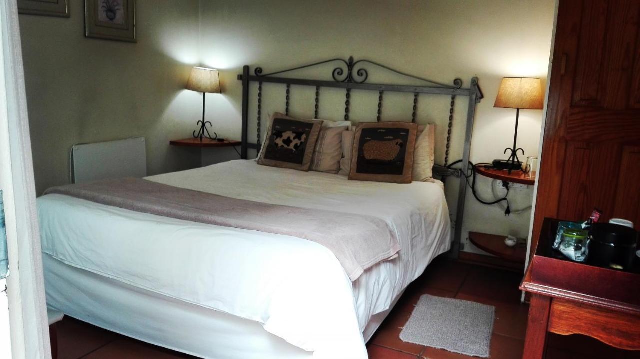 The Riverhouse Guesthouse Есткорт Екстер'єр фото