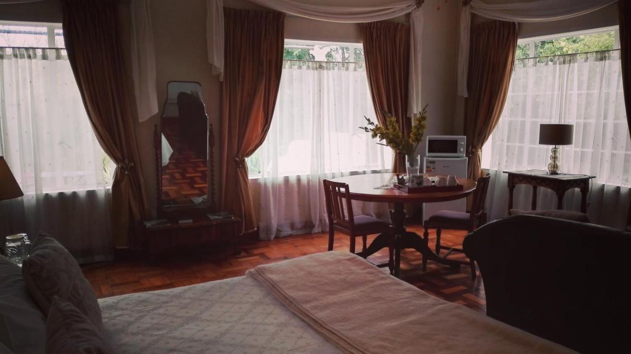 The Riverhouse Guesthouse Есткорт Екстер'єр фото