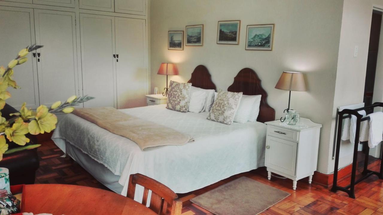 The Riverhouse Guesthouse Есткорт Екстер'єр фото
