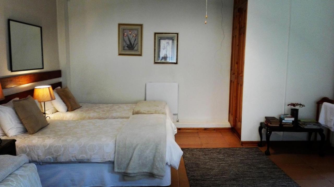 The Riverhouse Guesthouse Есткорт Екстер'єр фото