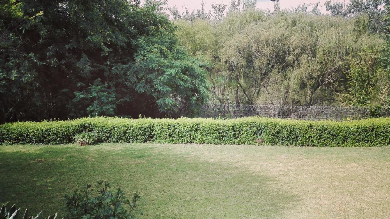 The Riverhouse Guesthouse Есткорт Екстер'єр фото